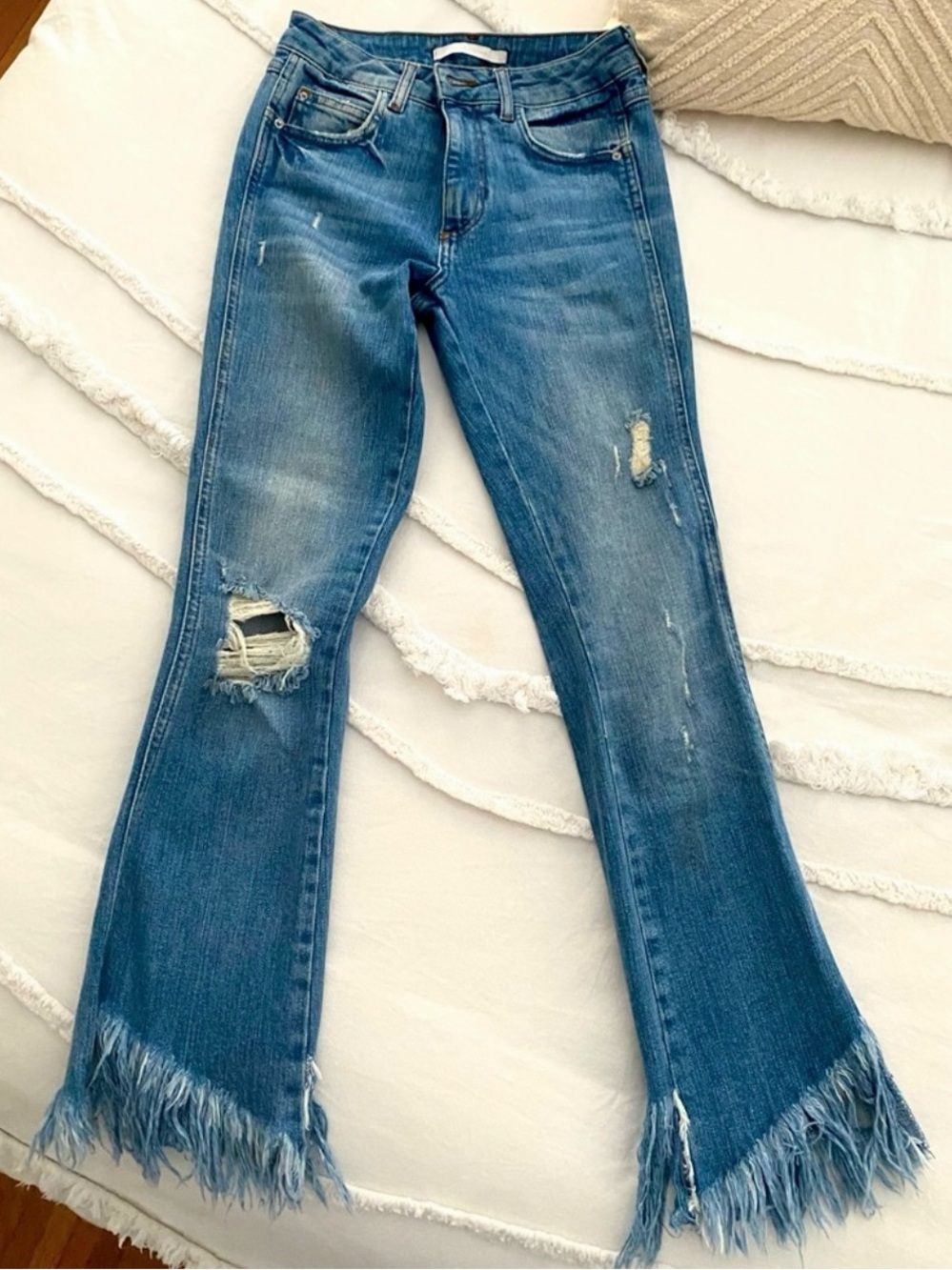 Women’s Zara Cropped Distressed Jeans | Size 02